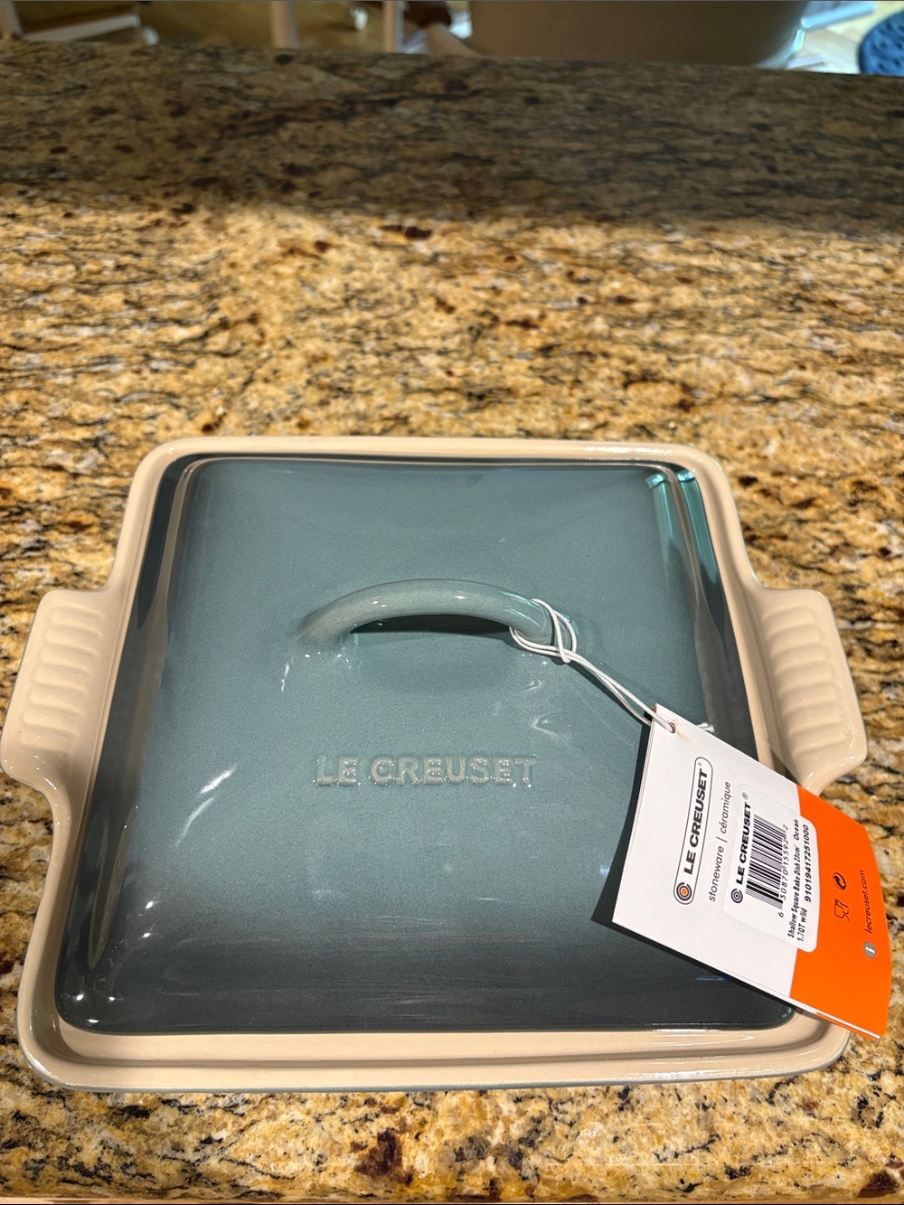 Le Creuset 23cm Square Shallow Dish with Lid, Ocean - Picture 10 of 15